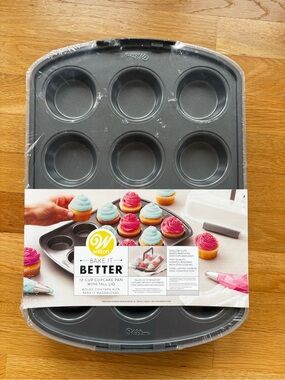 Wilton Bake It Better 12 Cup Cupcake Pan  Tall Lid Non-Stick Carbon Steel NEW